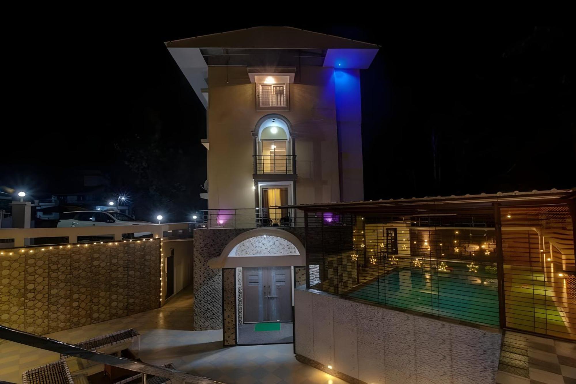 Crystal Villa 판치가니 외부 사진